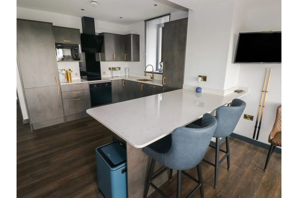 Additional image 12 of 3 bed flat for saleNarberth Road, Tenby SA70