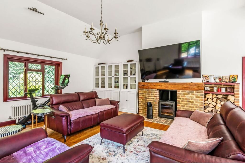 Property photo 2 of 43