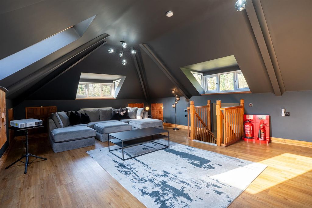 Property photo 2 of 40 Cinema Room
