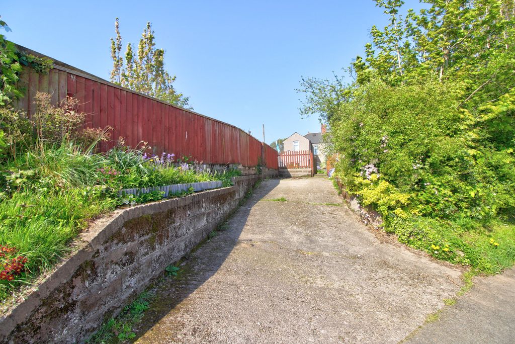 Property photo 2 of 15 Np20 6Wee