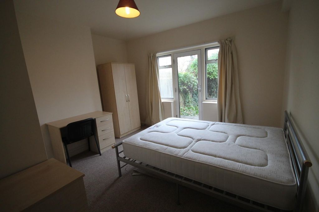 Property photo 2 of 6 Room