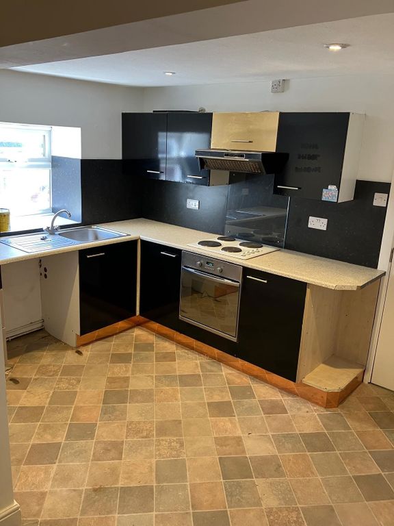 Property photo 3 of 5 Kitchen