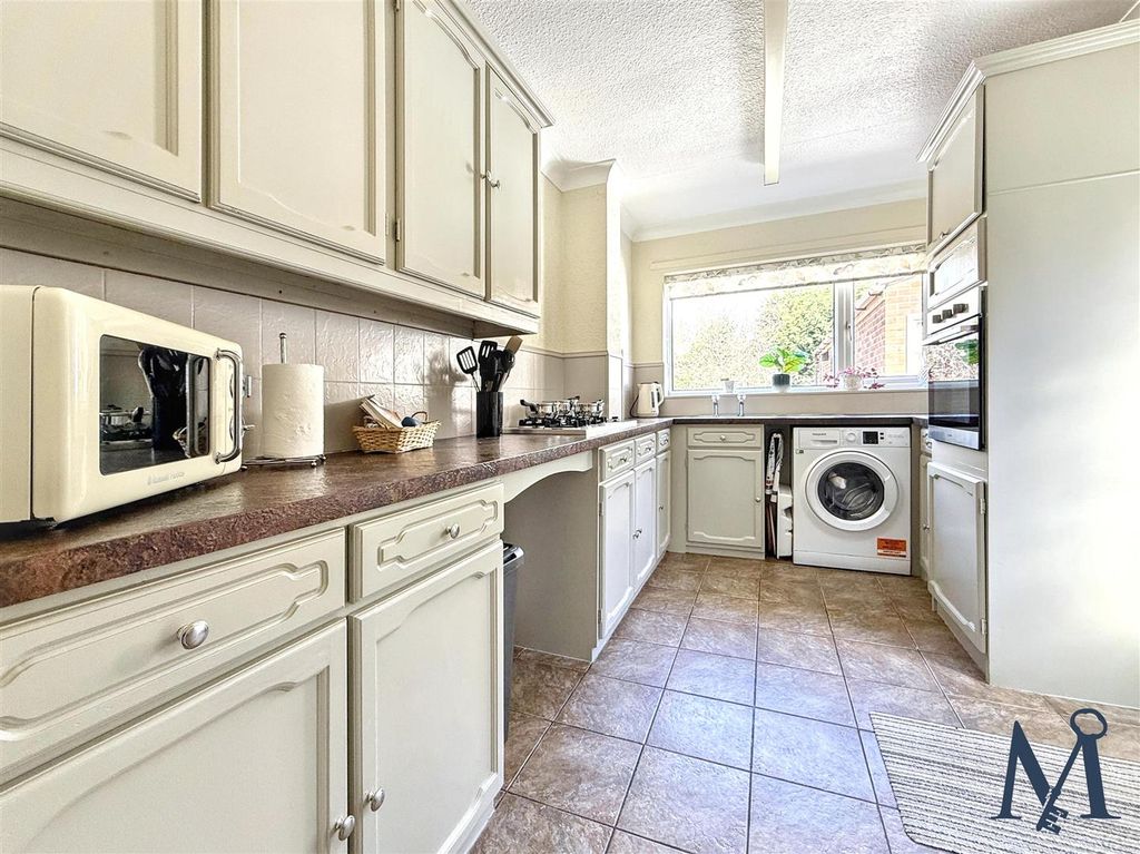 Property photo 3 of 21 Kitchen