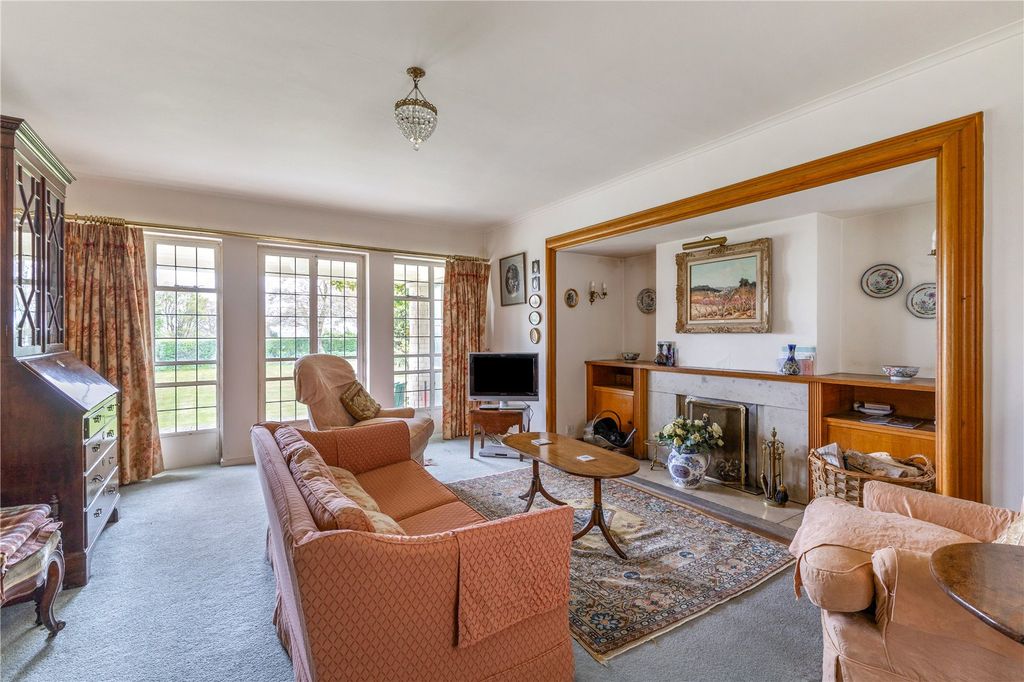 Property photo 3 of 17 Sitting Room
