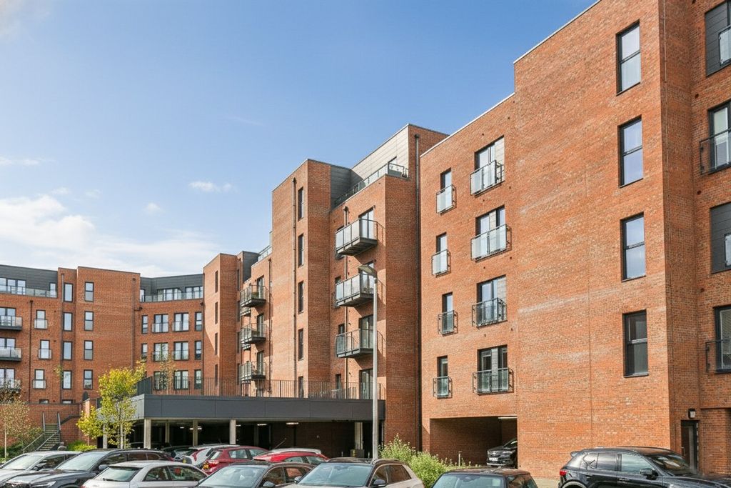 Property photo 1 of 28