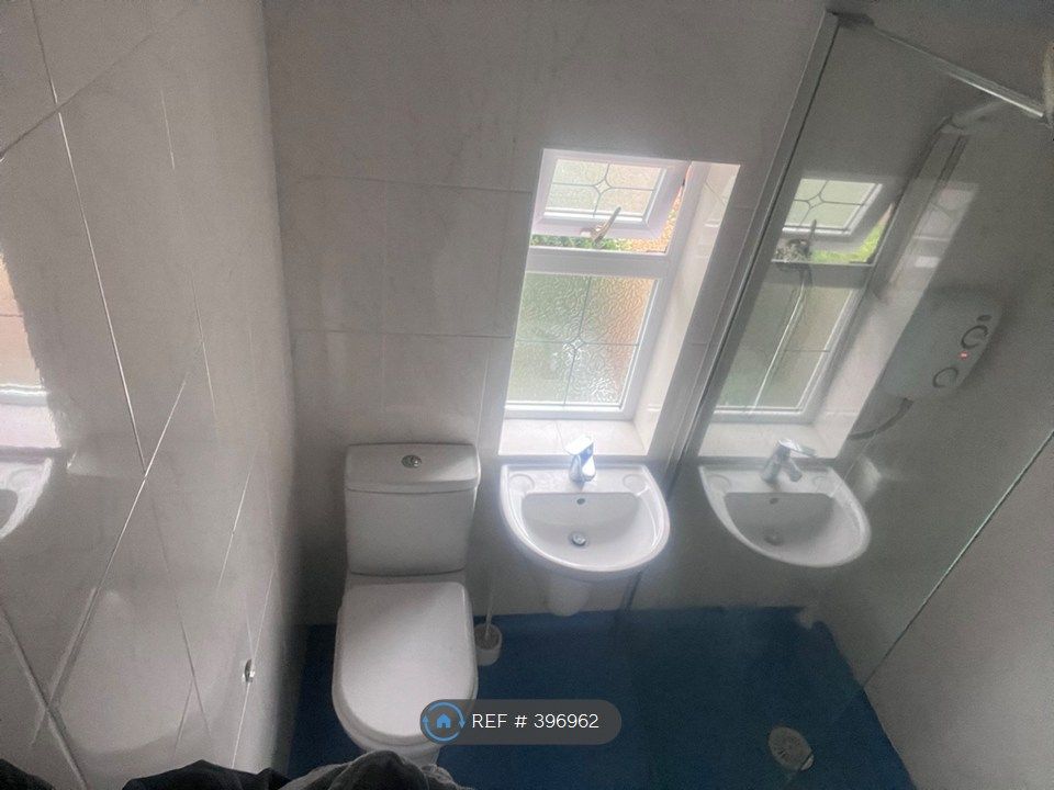 Property photo 3 of 11 Upstairs Bathroom