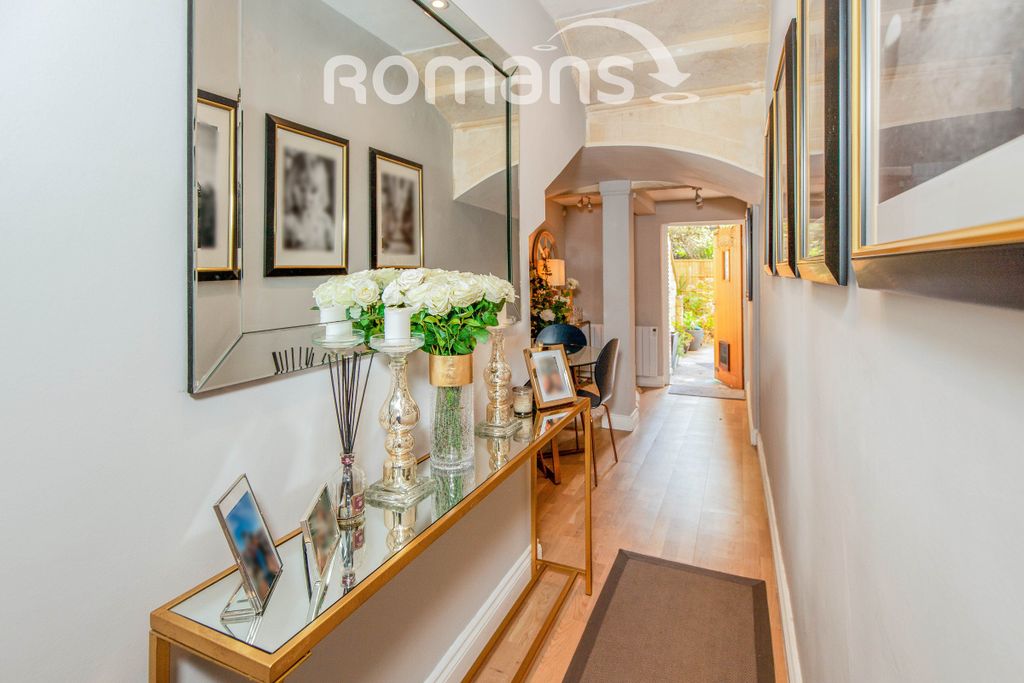 Property photo 2 of 11 2