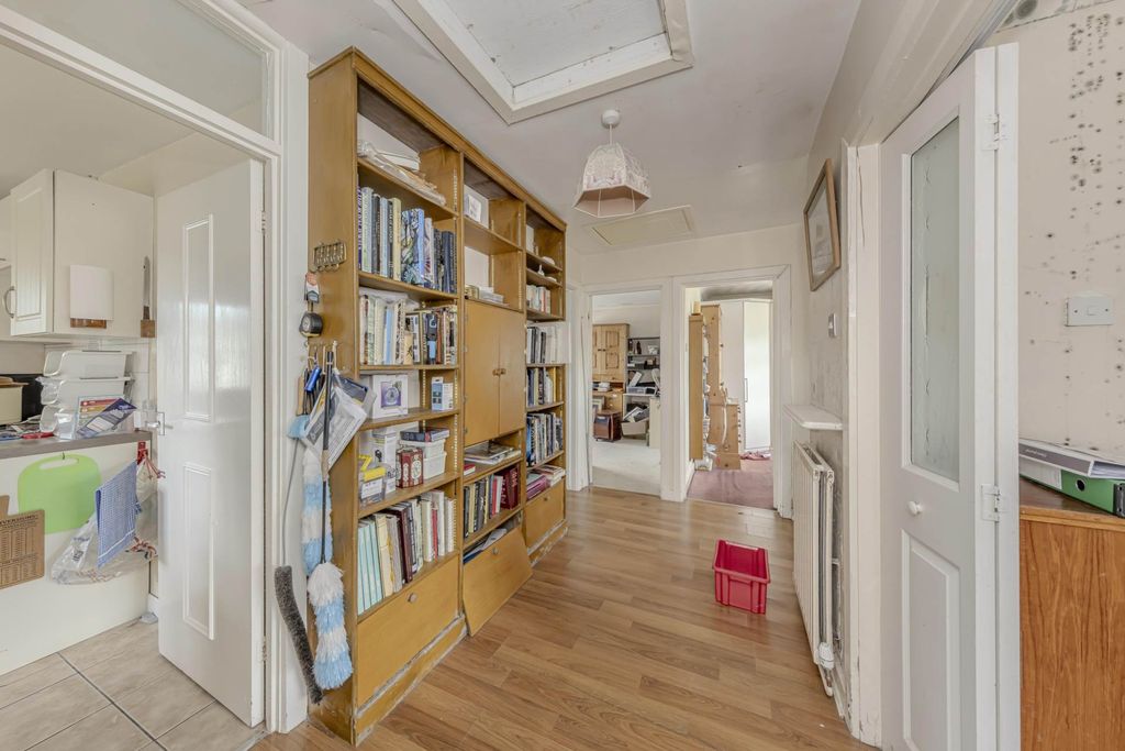 Property photo 2 of 21