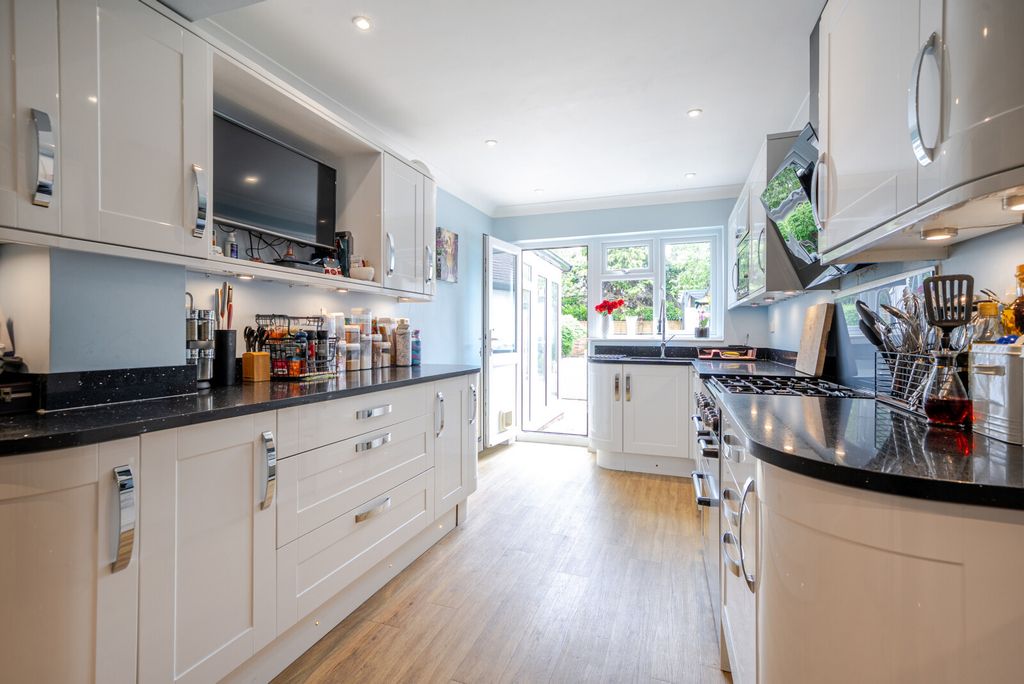 Property photo 3 of 23 13-6819Efb989065-...
