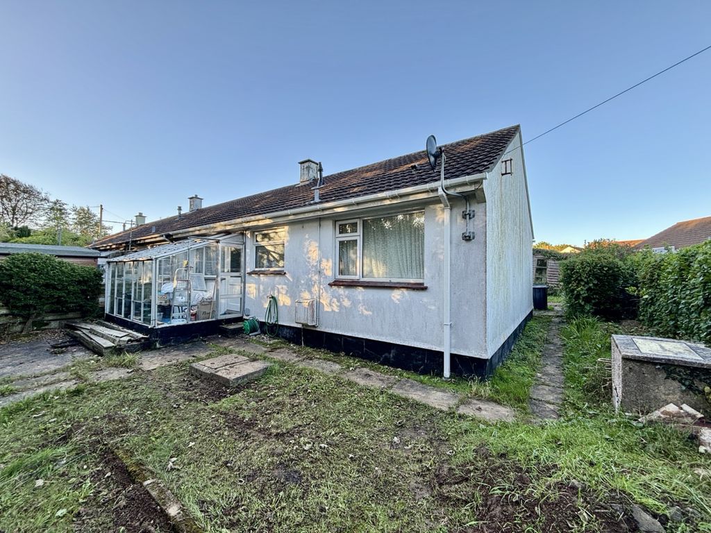 Property photo 1 of 12 2 Bedroom End Of Terrace Bungalow For Sale