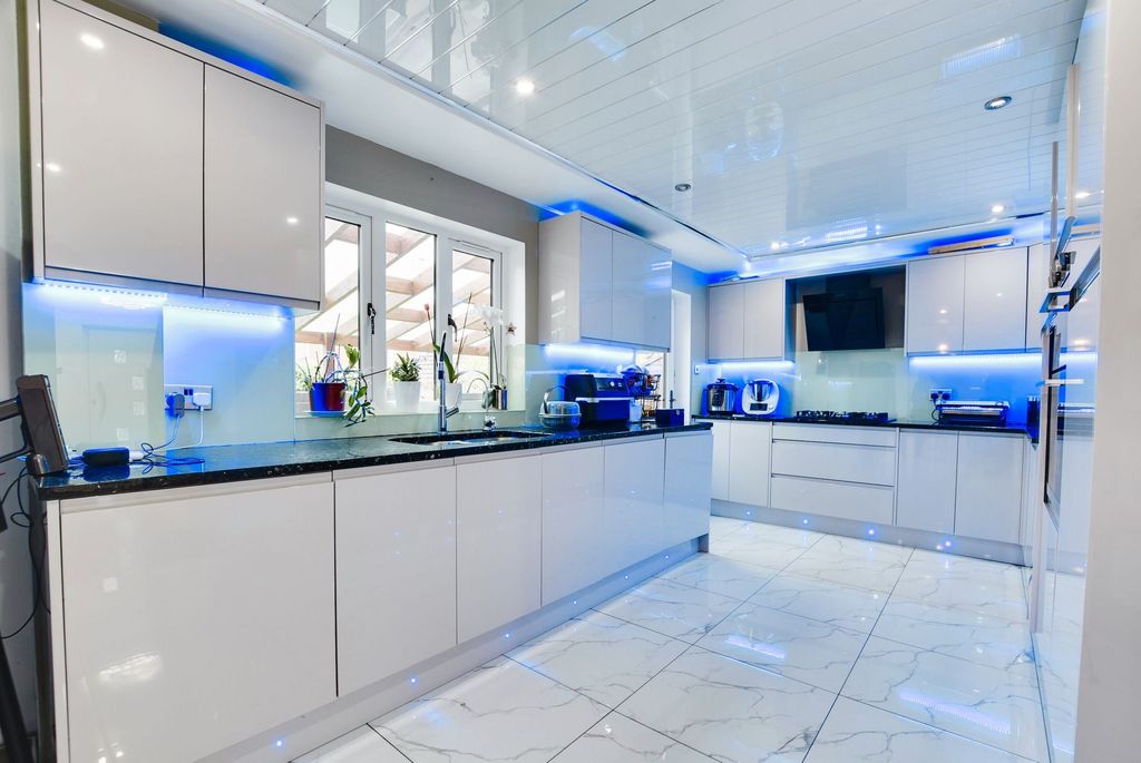 Property photo 3 of 26