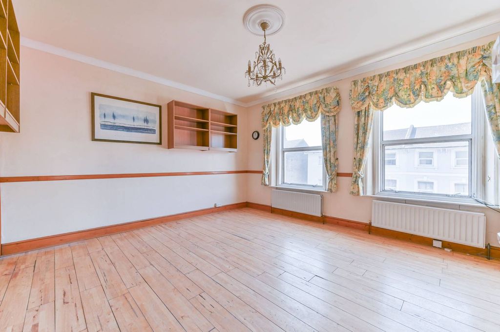 Property photo 2 of 8