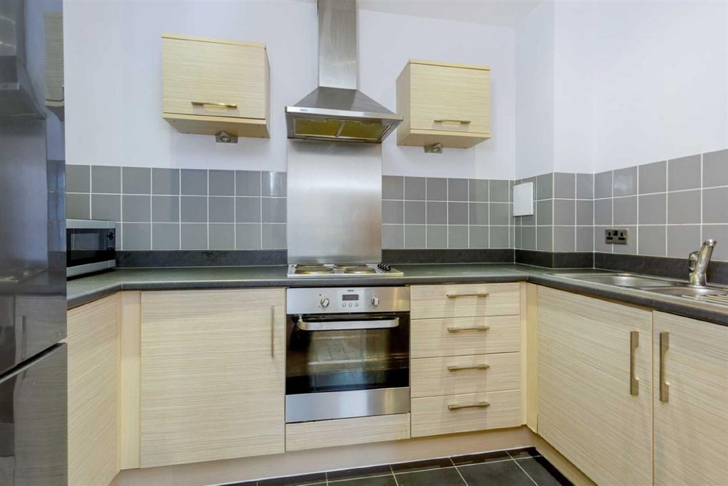 Property photo 3 of 10 Property-Photo-781