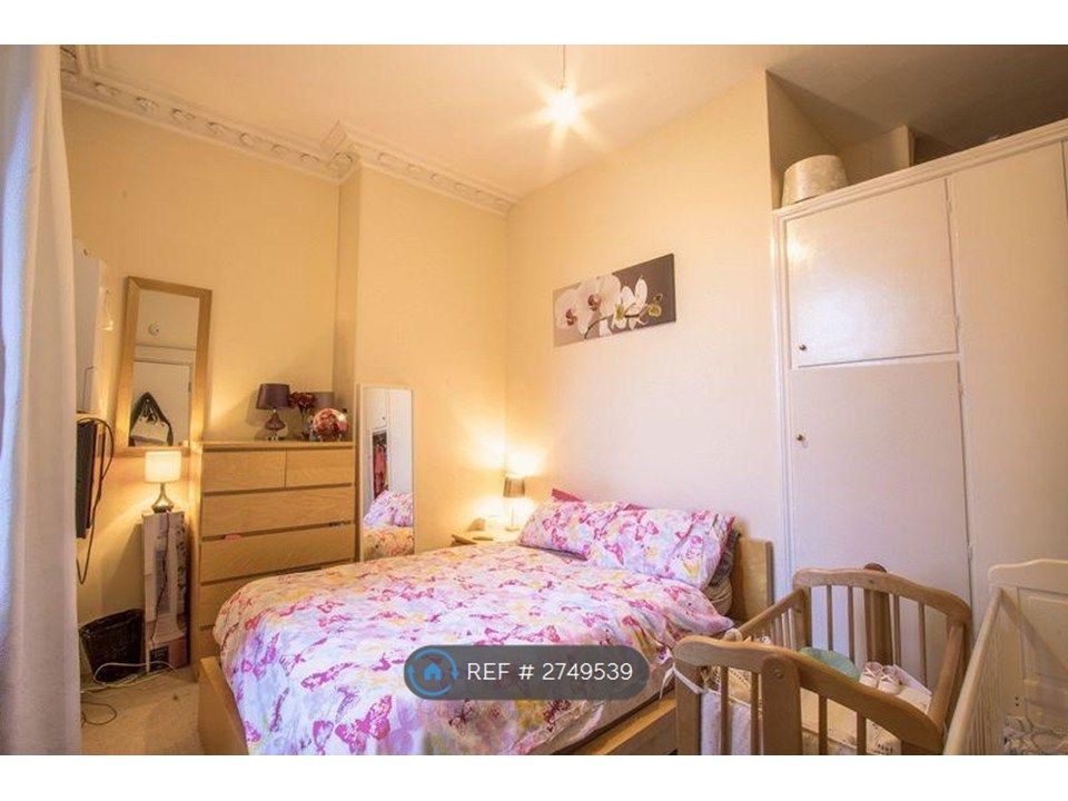 Property photo 3 of 7 Master Bedroom