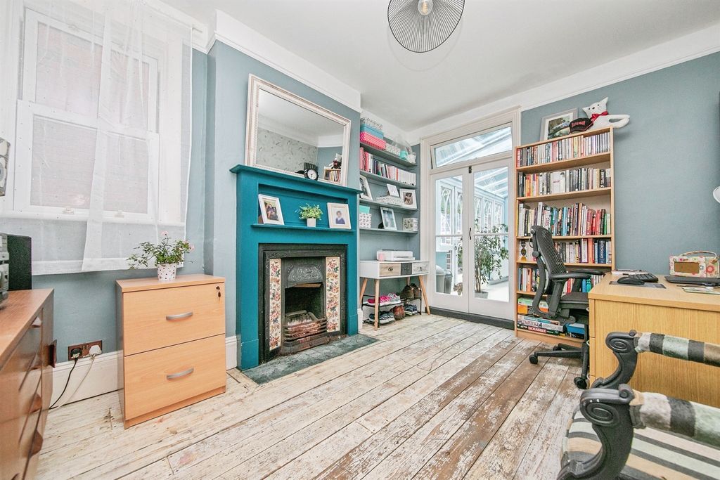 Property photo 3 of 19