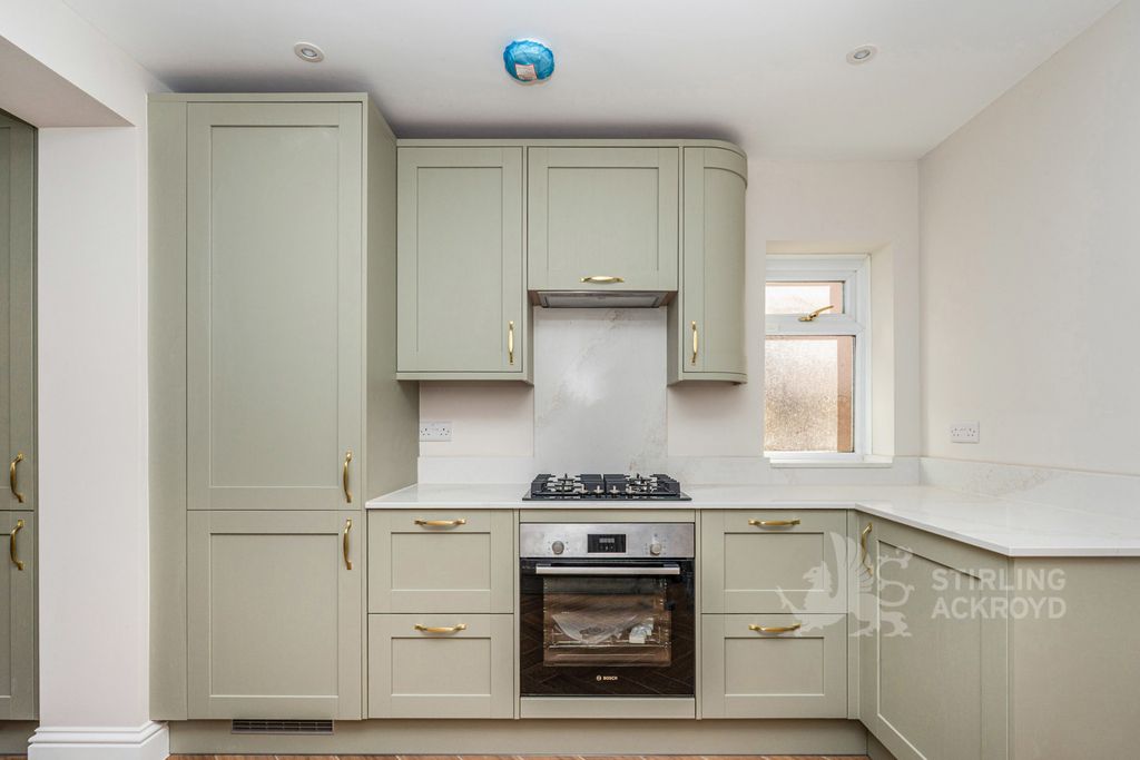 Property photo 3 of 26 Kitchen/Reception