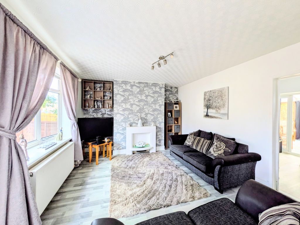 Property photo 2 of 12 1000000778