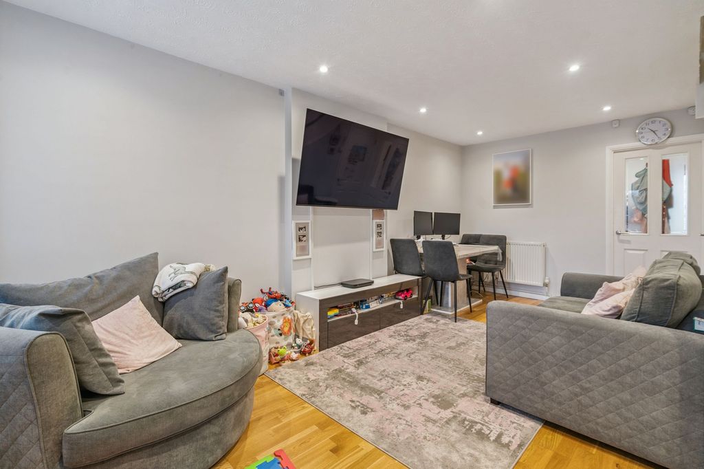 Property photo 2 of 21