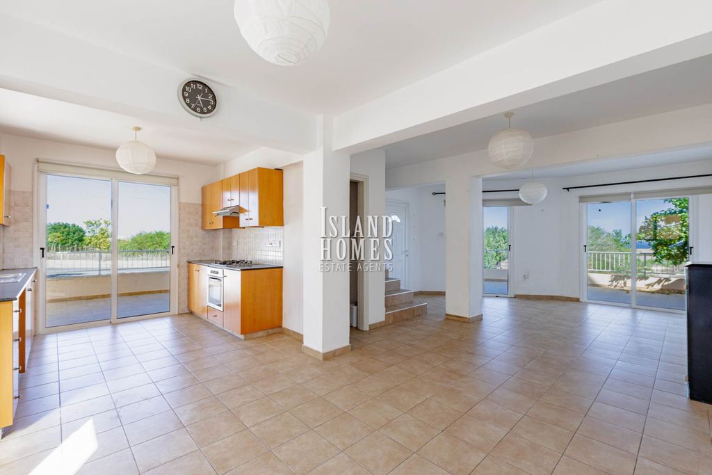 Property photo 3 of 26