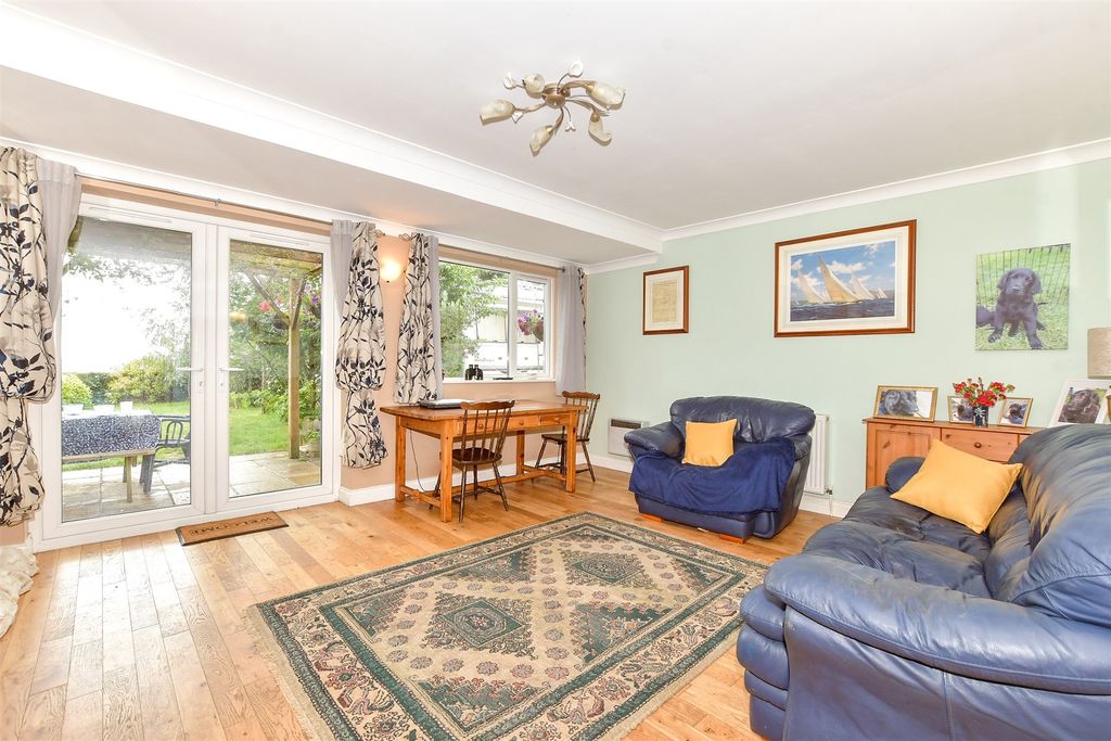 Property photo 3 of 16 Sitting Room