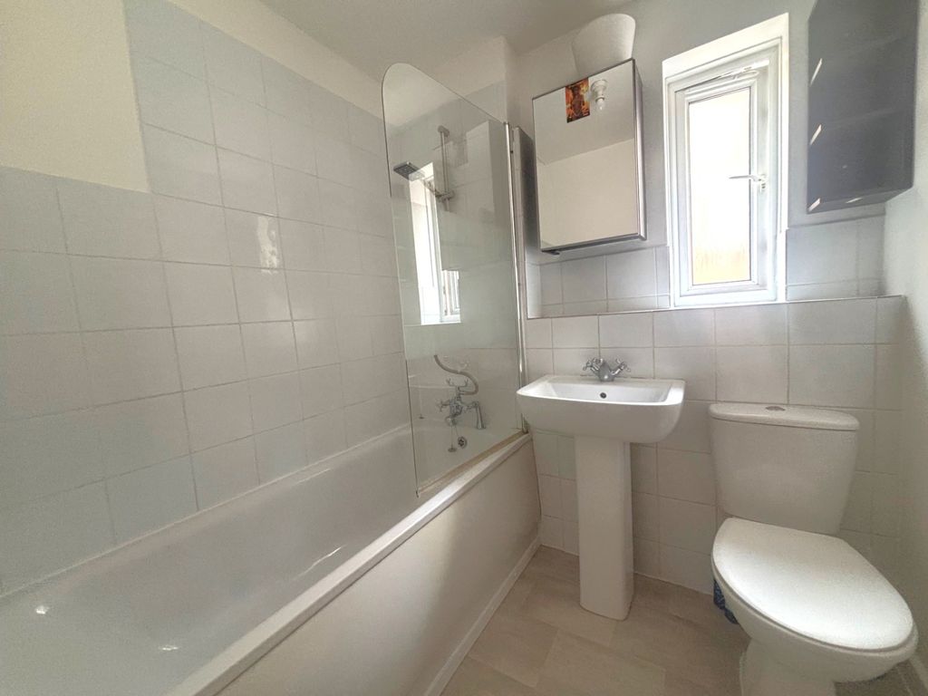 Property photo 2 of 14 Bathroom