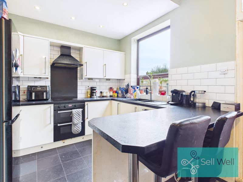 Property photo 3 of 18 Kitchen