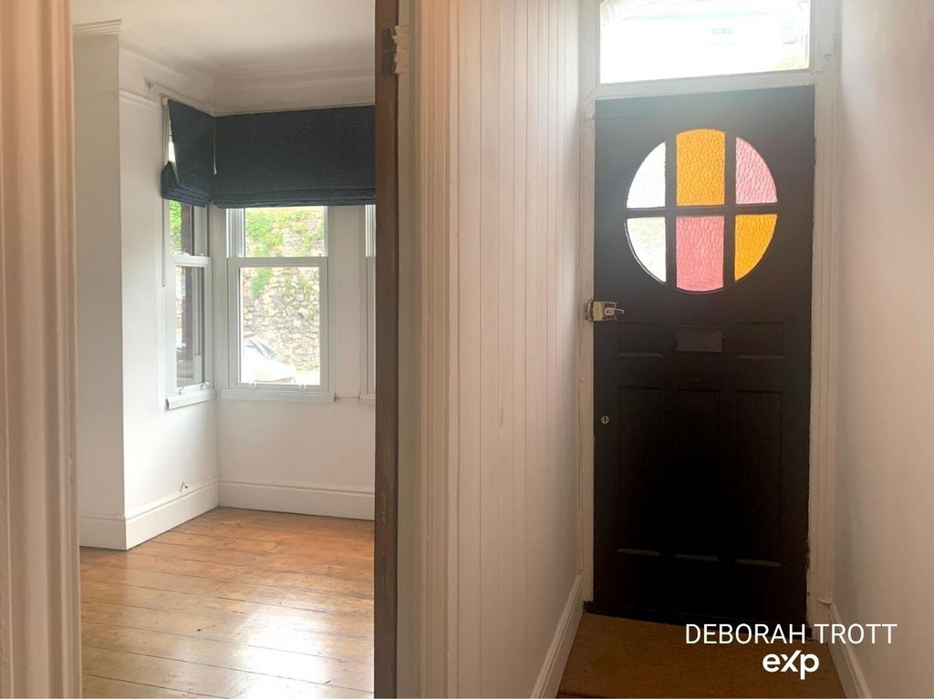 Property photo 3 of 33