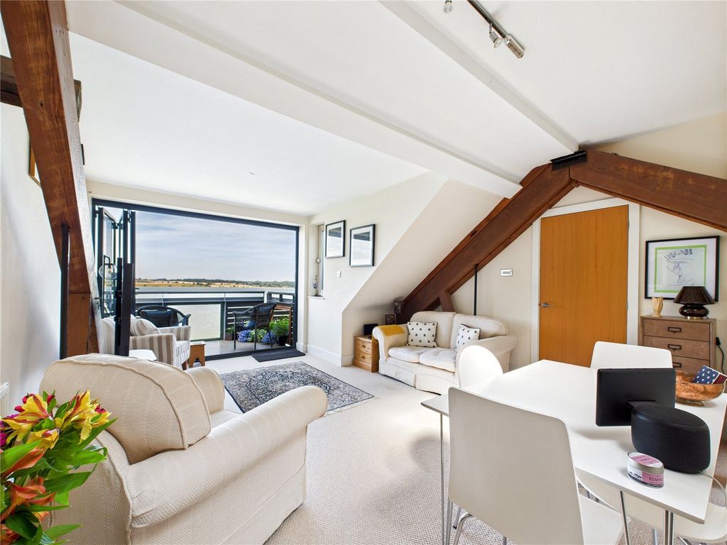 Property photo 3 of 19 Picture 3