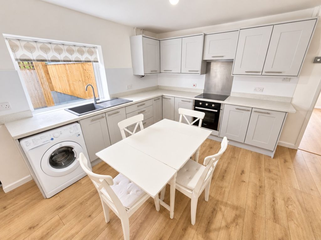 Property photo 2 of 11 5517381