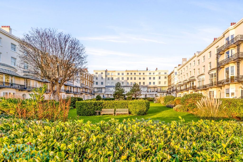 Property photo 2 of 17 4693602