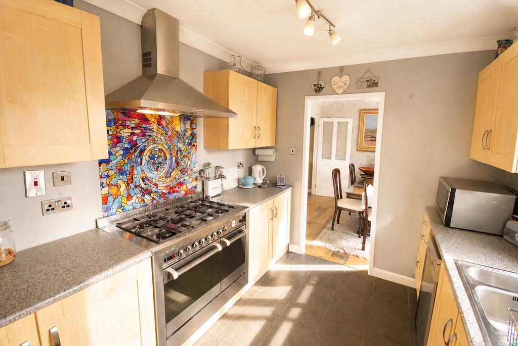 Property photo 3 of 19 Kitchen 2