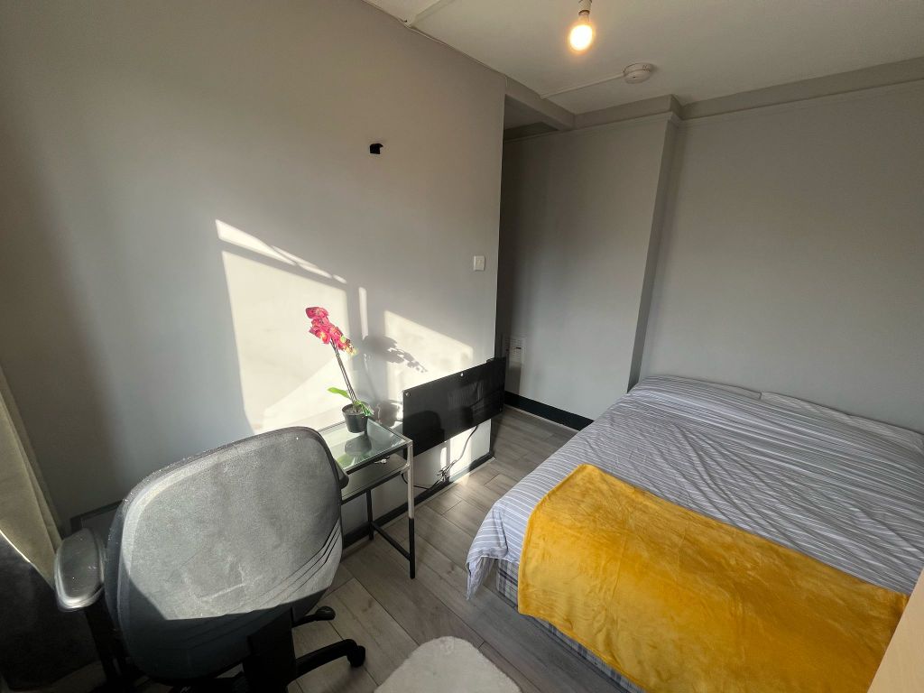 Property photo 3 of 13 Room 1- £700 Available 16/12/2025