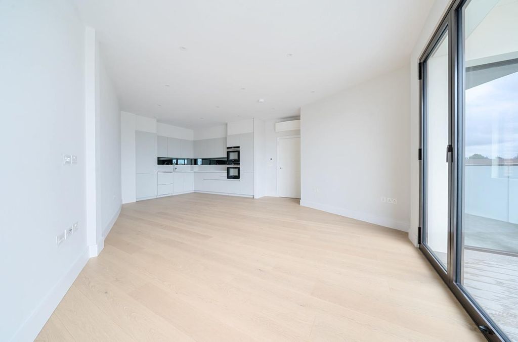 Property photo 2 of 11 Davidson Frost-Wellings, Dfw, Finchley Road, Londo