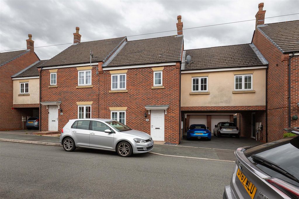 Property photo 1 of 12 10 Basford Court-15.Jpg