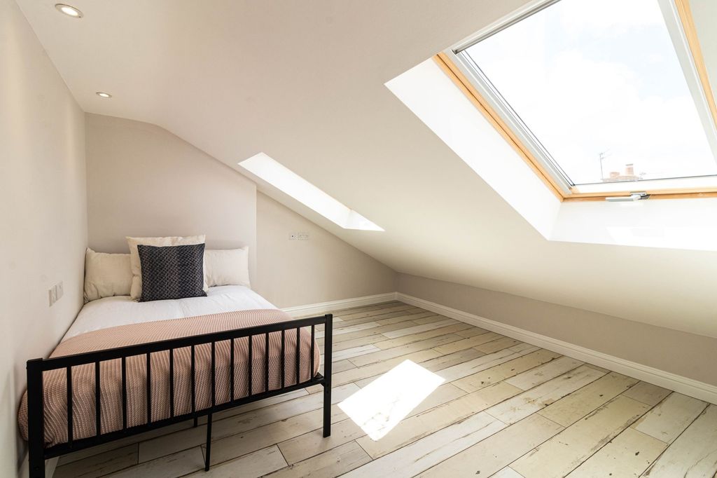 Property photo 1 of 14 Bright And Airy Bedroom With Large Skylight Window...