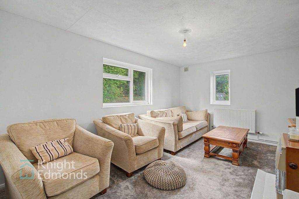 Property photo 3 of 12 Lounge