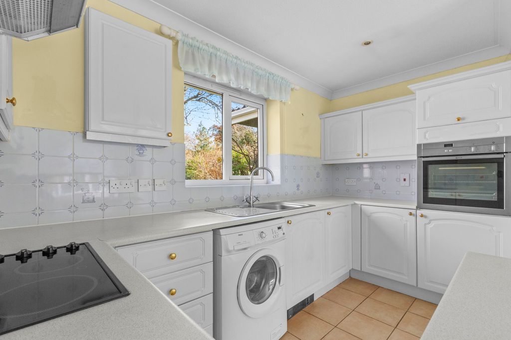 Property photo 3 of 12 Kitchen