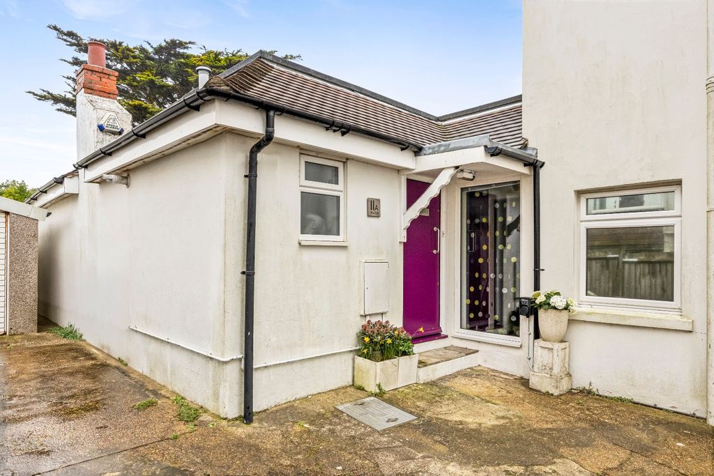 Property photo 2 of 13 4963872