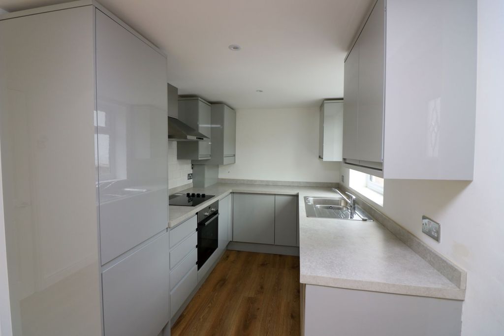 Property photo 3 of 8 Kitchen