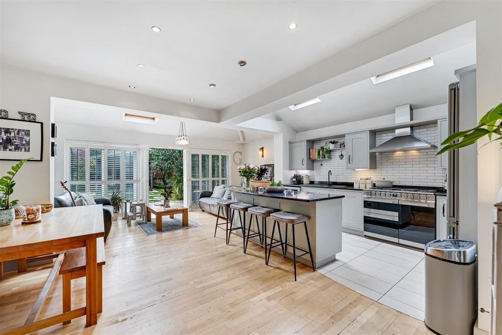 Property photo 3 of 49 Live In Dining Kitchen