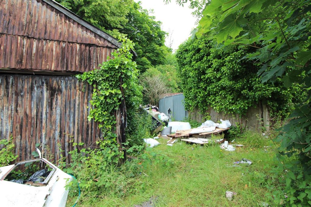 Property photo 2 of 8