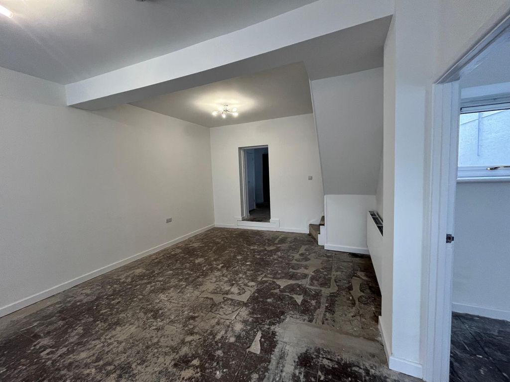 Property photo 2 of 26