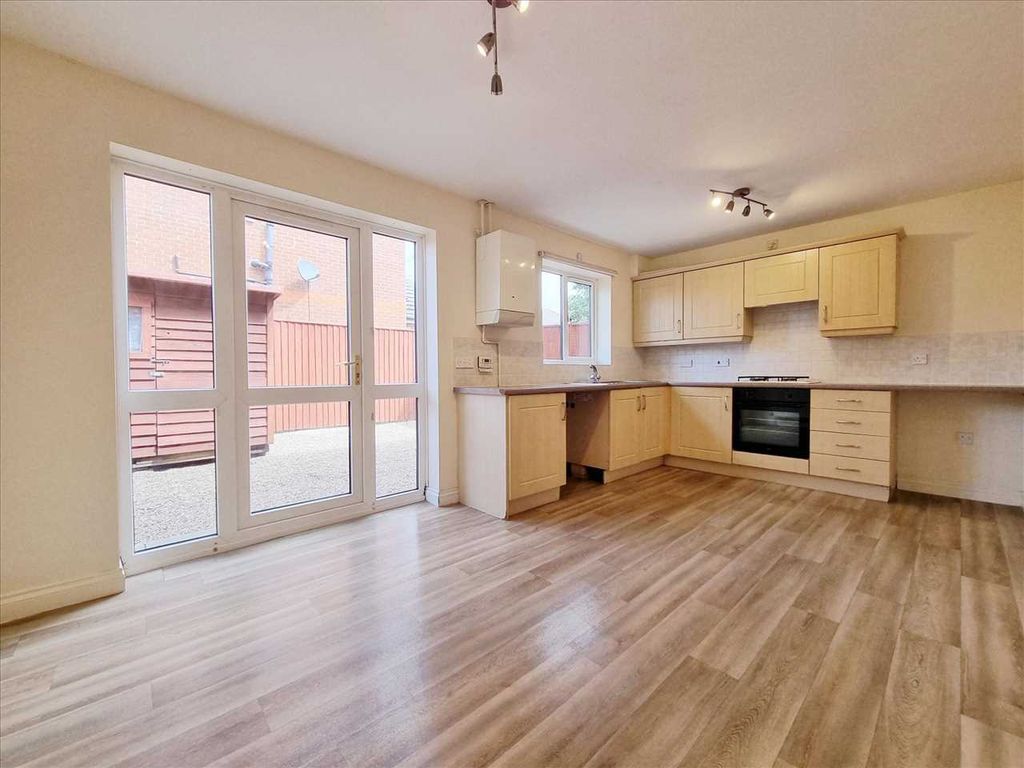 Property photo 3 of 11 Kitchen Diner: