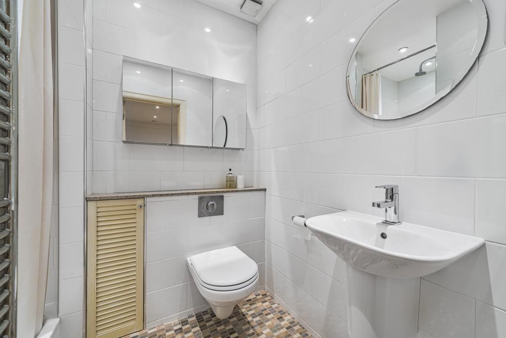 Property photo 2 of 7 Bathroom