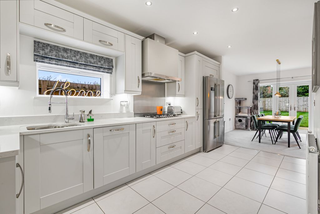 Property photo 2 of 29 Kitchen/Diner