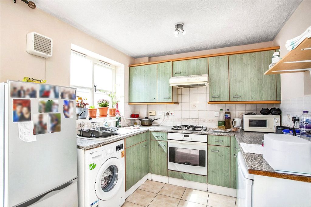 Property photo 3 of 14 Kitchen