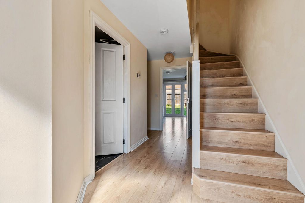 Property photo 2 of 19 Hallway