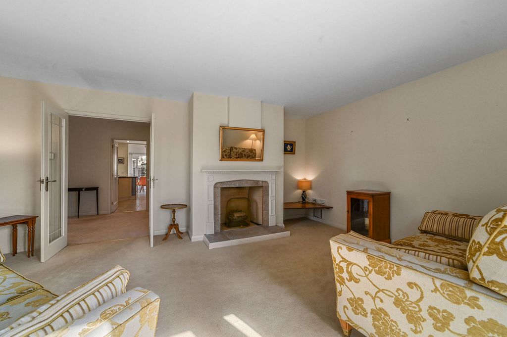 Property photo 2 of 28