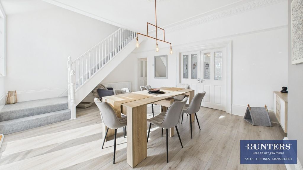 Property photo 3 of 19 Dining Room