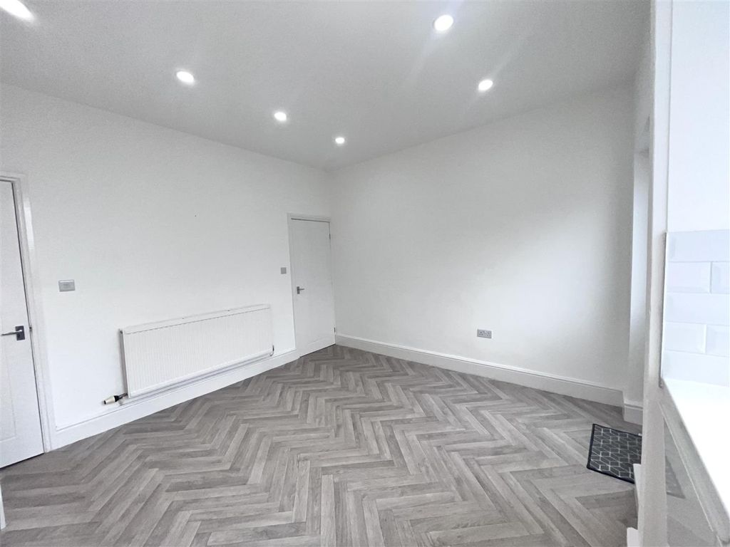Property photo 3 of 12 Img_7951.Jpg
